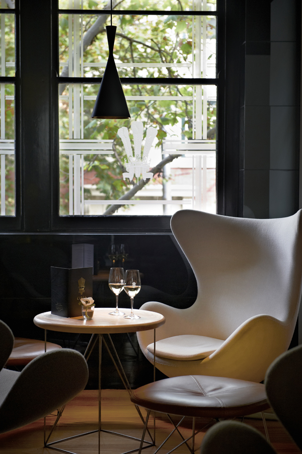 circa cocktail bar egg chair